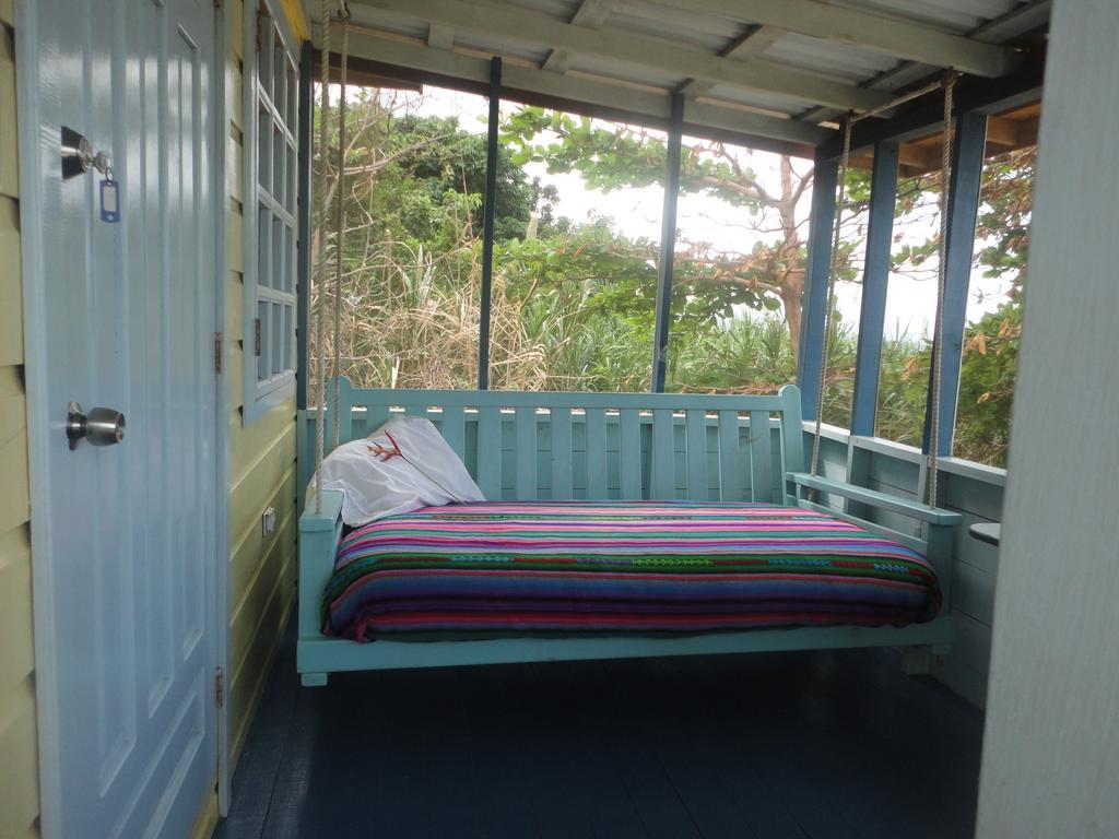 Guanaja Caribbean Cottages Room photo