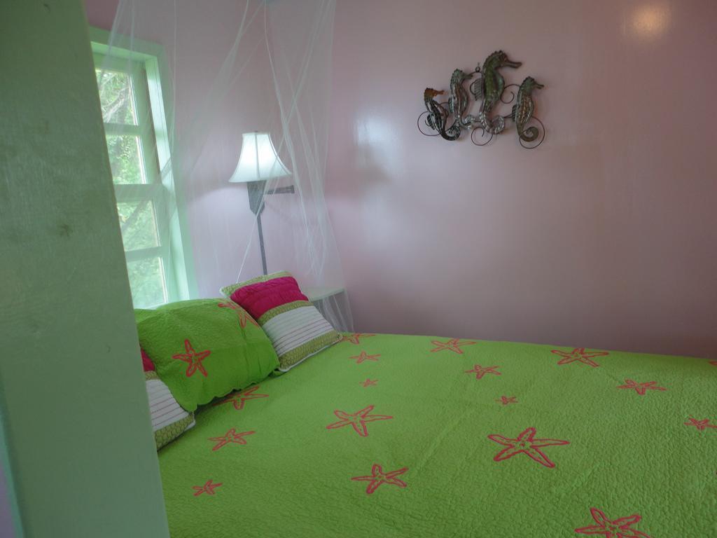 Guanaja Caribbean Cottages Room photo