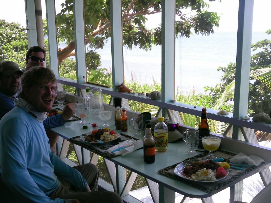 Guanaja Caribbean Cottages Room photo