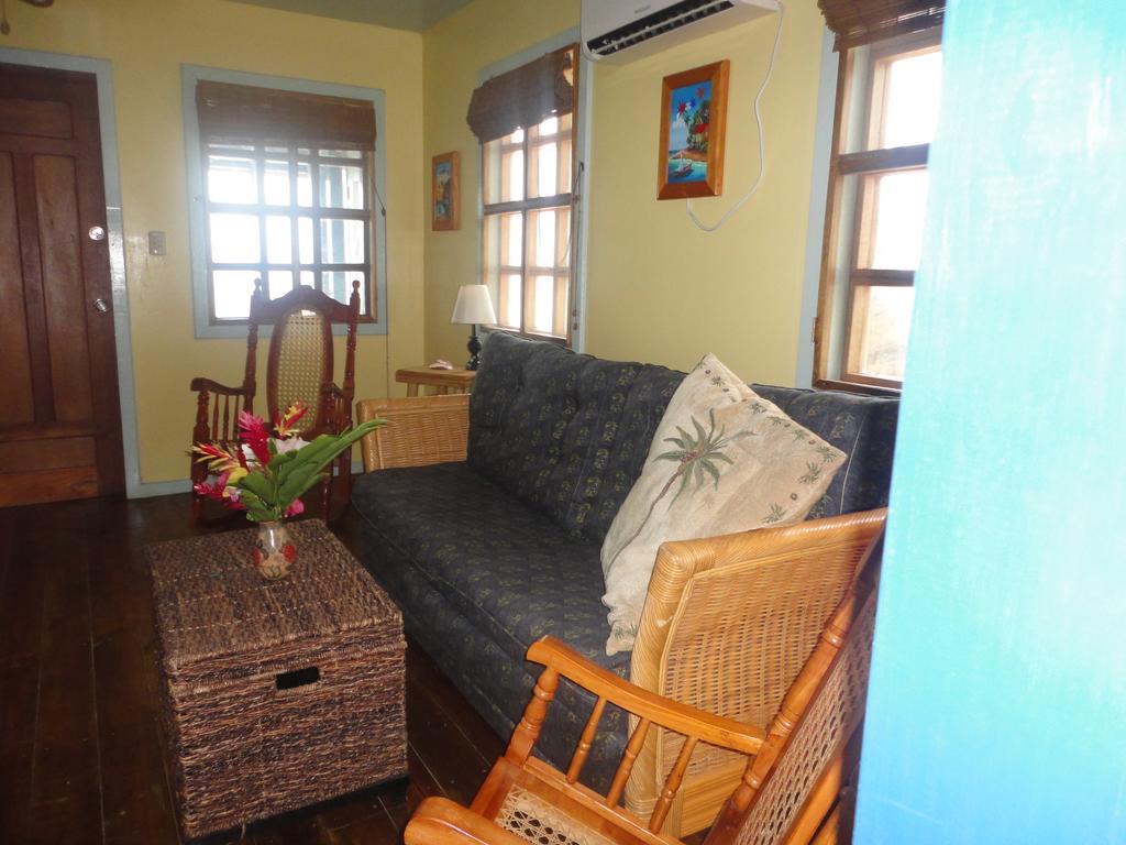 Guanaja Caribbean Cottages Room photo