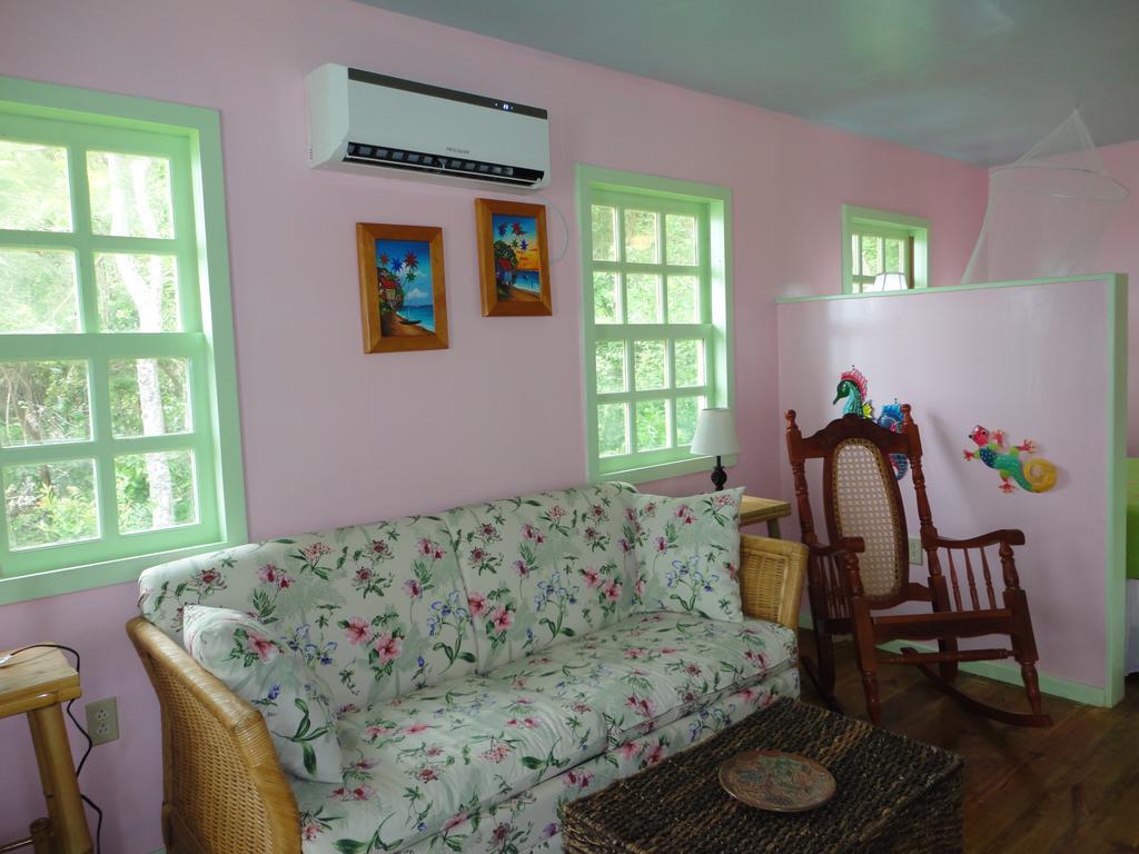 Guanaja Caribbean Cottages Room photo